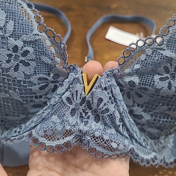 NWT Victoria Secret Size 32D Freedom Cloud Blue Floral Lace Plunge Bra - Picture 11 of 14